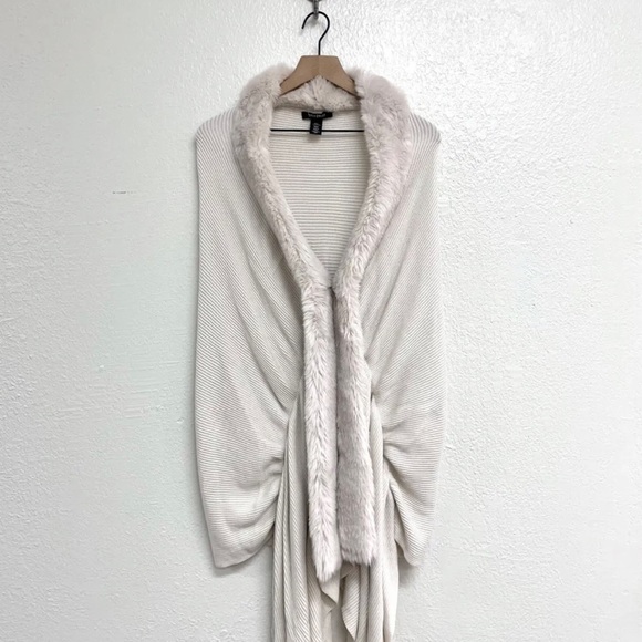 White House Black Market Fur Trim Knit Shawl/Formal Cardigan XS/S - Picture 2 of 10